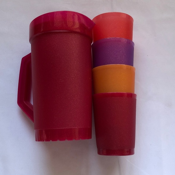 New Tupperware Kid Mini Beverage Pitcher Tumbler Set with 4 cups - Picture 1 of 6